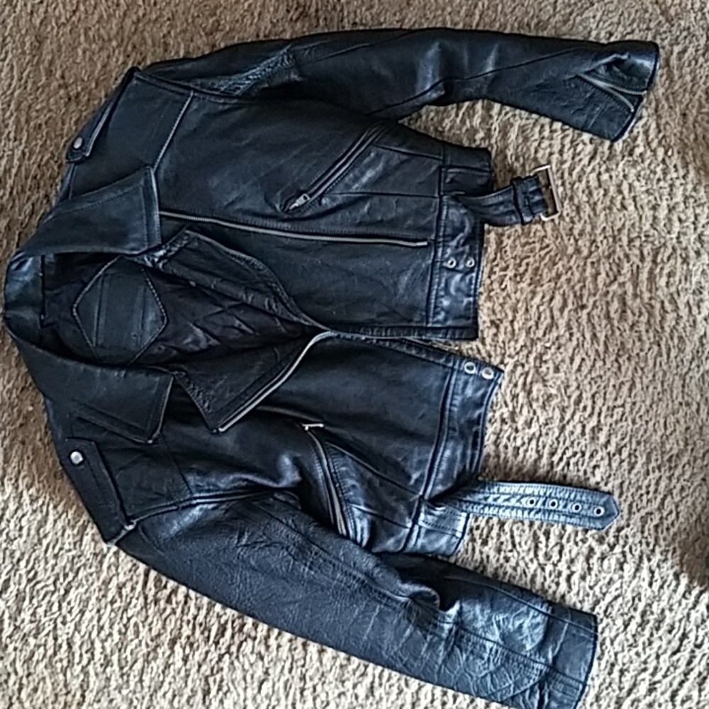 Cropped leather jacket